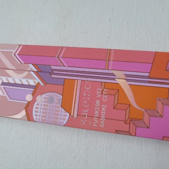 Kaleidos Futurism VII Sashimi eyeshadow palette - Picture 5 of 6